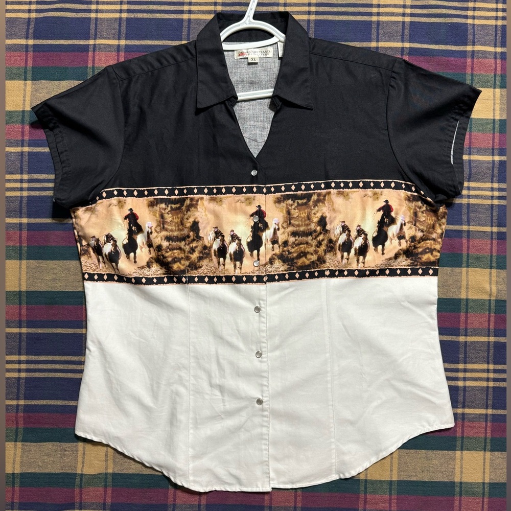 Cumberland Outfitters Black Beige and White Horse Print Short Sleeve Shirt
